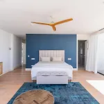 Βίλα In Cabopino With Infinity Pool And Seaviews